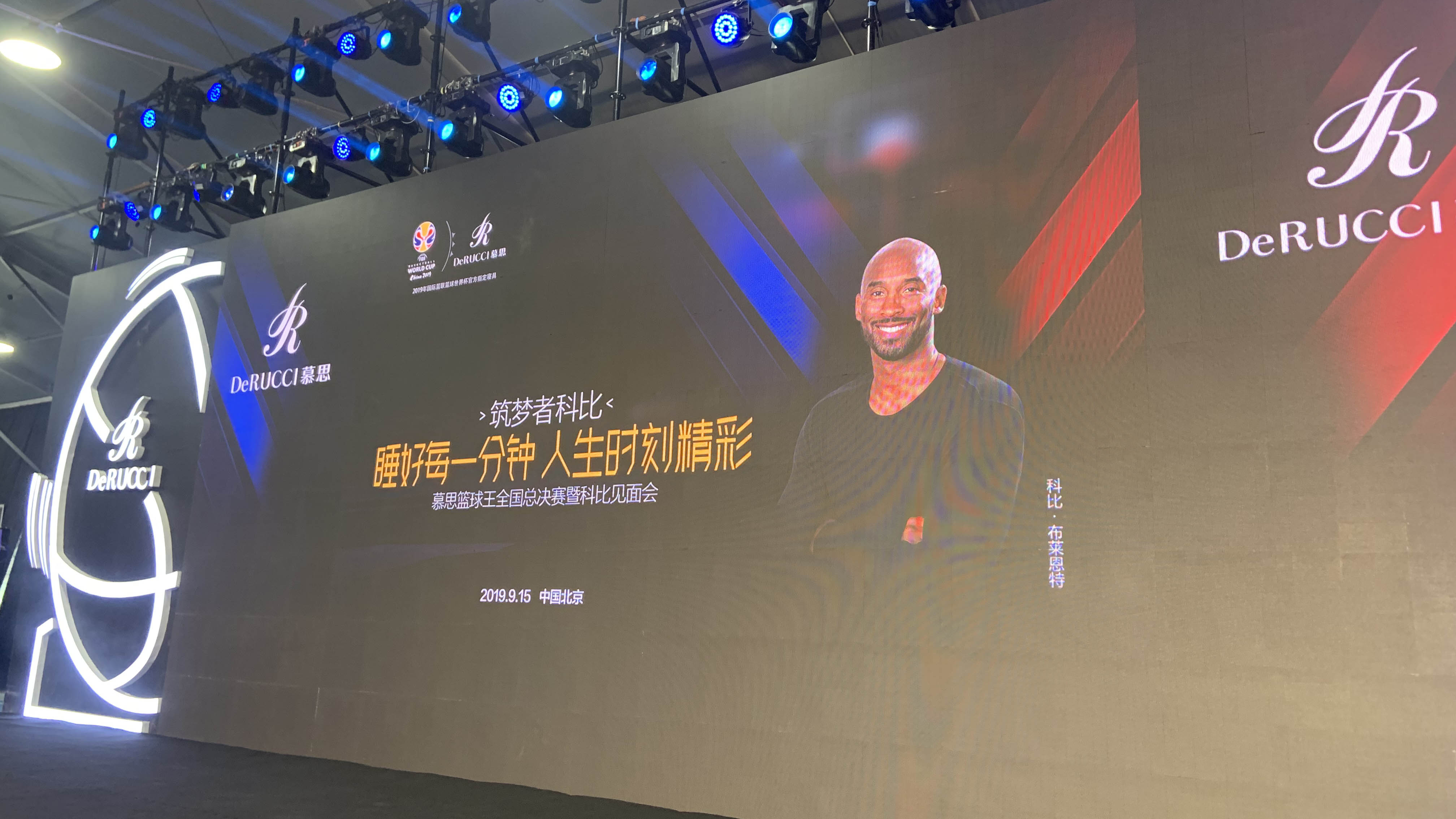 传奇球星科比布莱恩特引领湖人队再次登顶