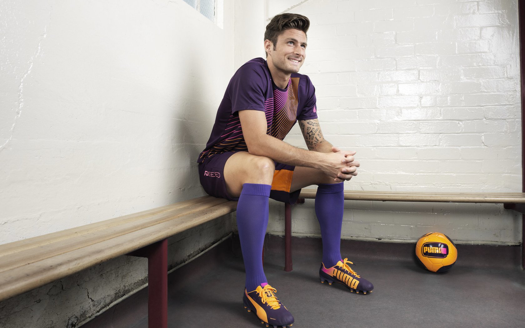 足球赛场焦点！日本队对阵巴西队，爆冷逆转，黑马强势击败劲敌